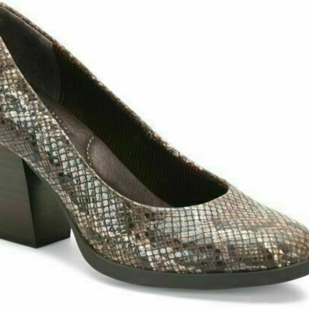 NWOB Born Women's Enns Brown leather women's-  9M